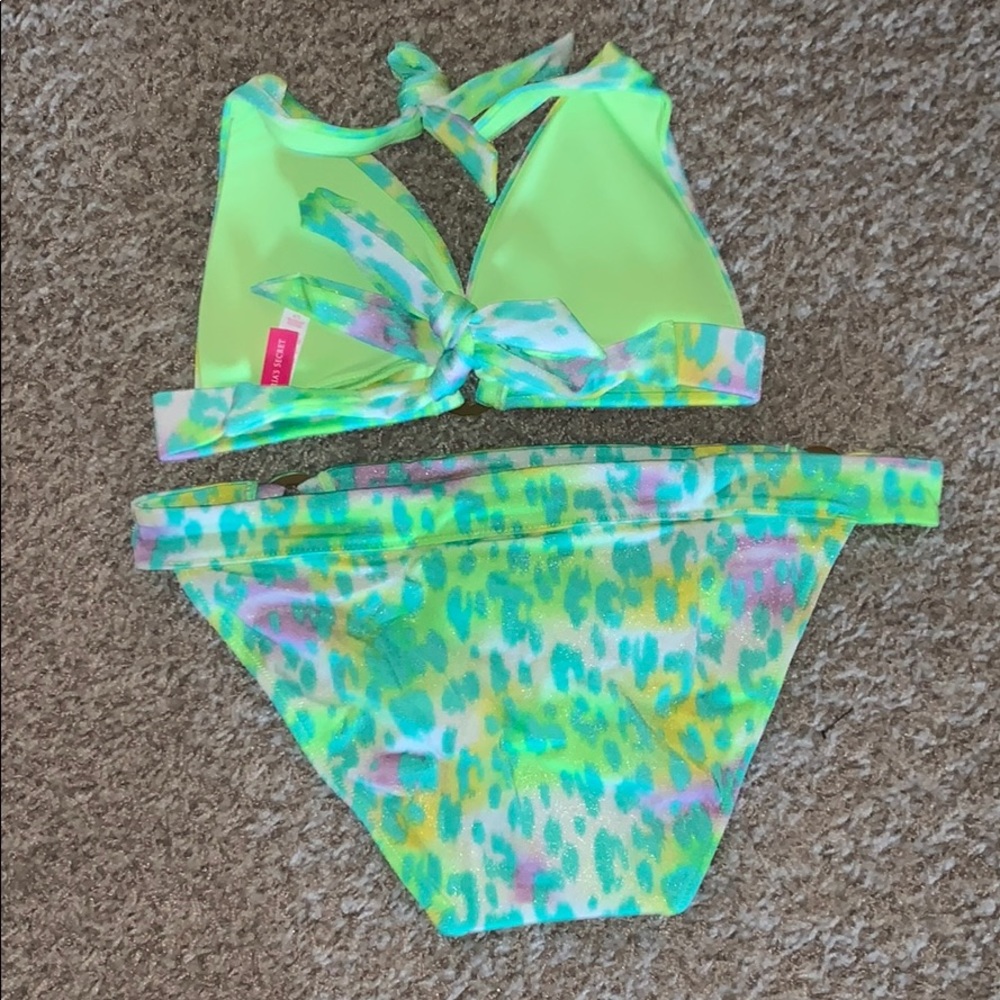 Bikini - Picture 2 of 2